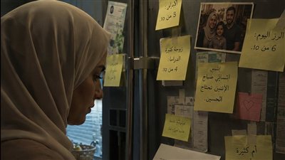 لسنوات طويلة كان زوجي يعلق أوراقًا صفراء