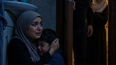 جوزي حط لابني يوسف طبق الفراخ قدامه 