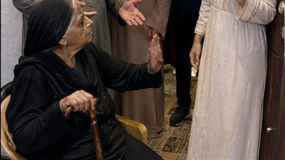 جدتي عندها 90 سنه 