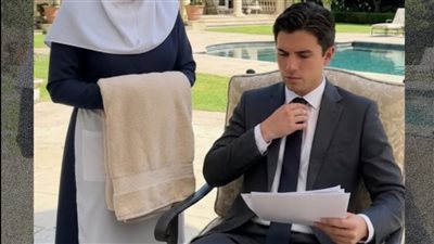 دخلت العمل خادمةً لتبقى على قيد الحياة، ولم يخطر ببالها أن ندبةً قديمة على يد رئيسها المليونير ستكشف المعجزة التي بكت لأجلها عشرين عامًا.